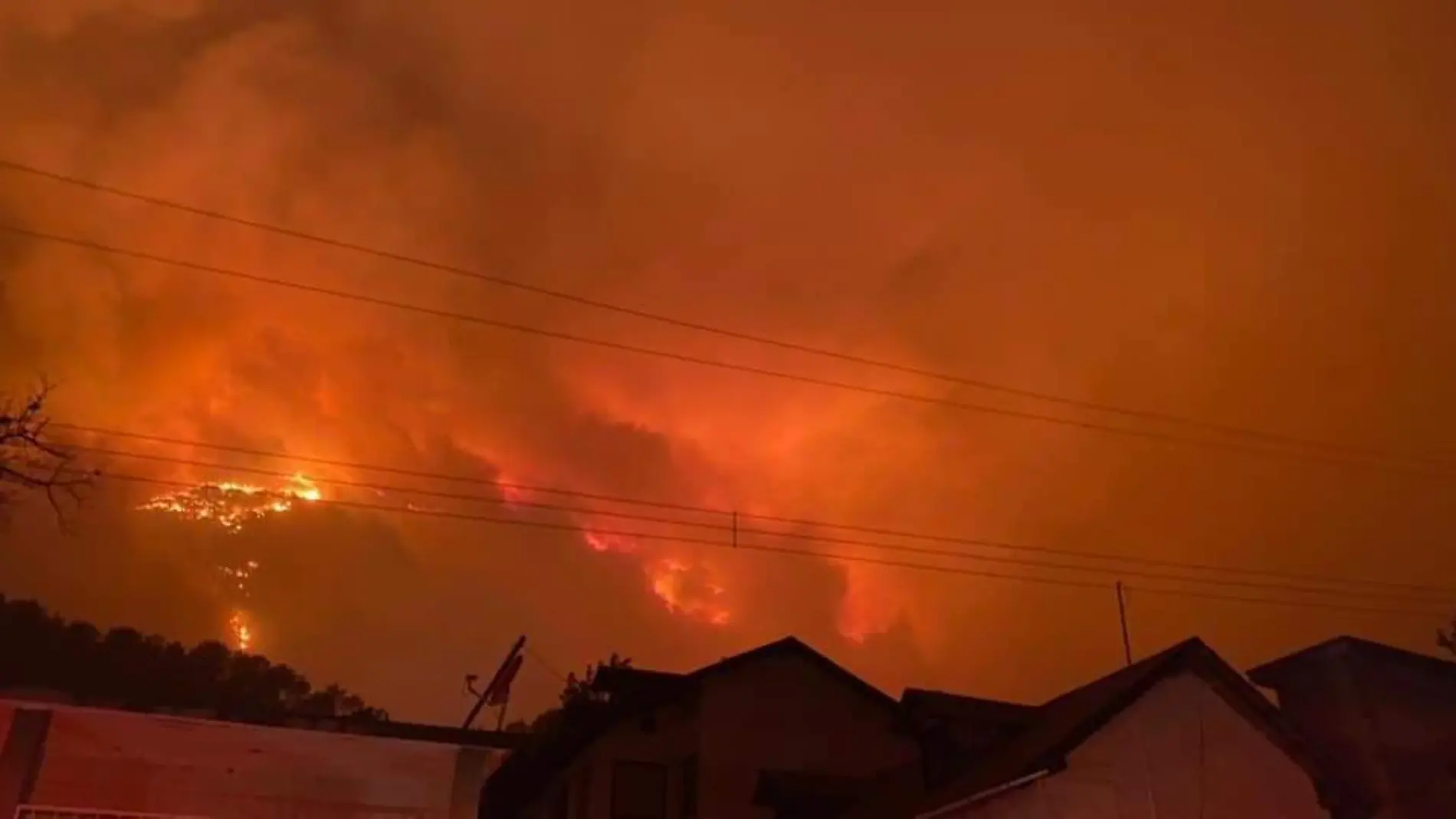 Incendio arrasa con la Sierra de Santiago en Nuevo León 